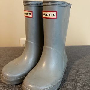 Gray size 7 hunter rain boot